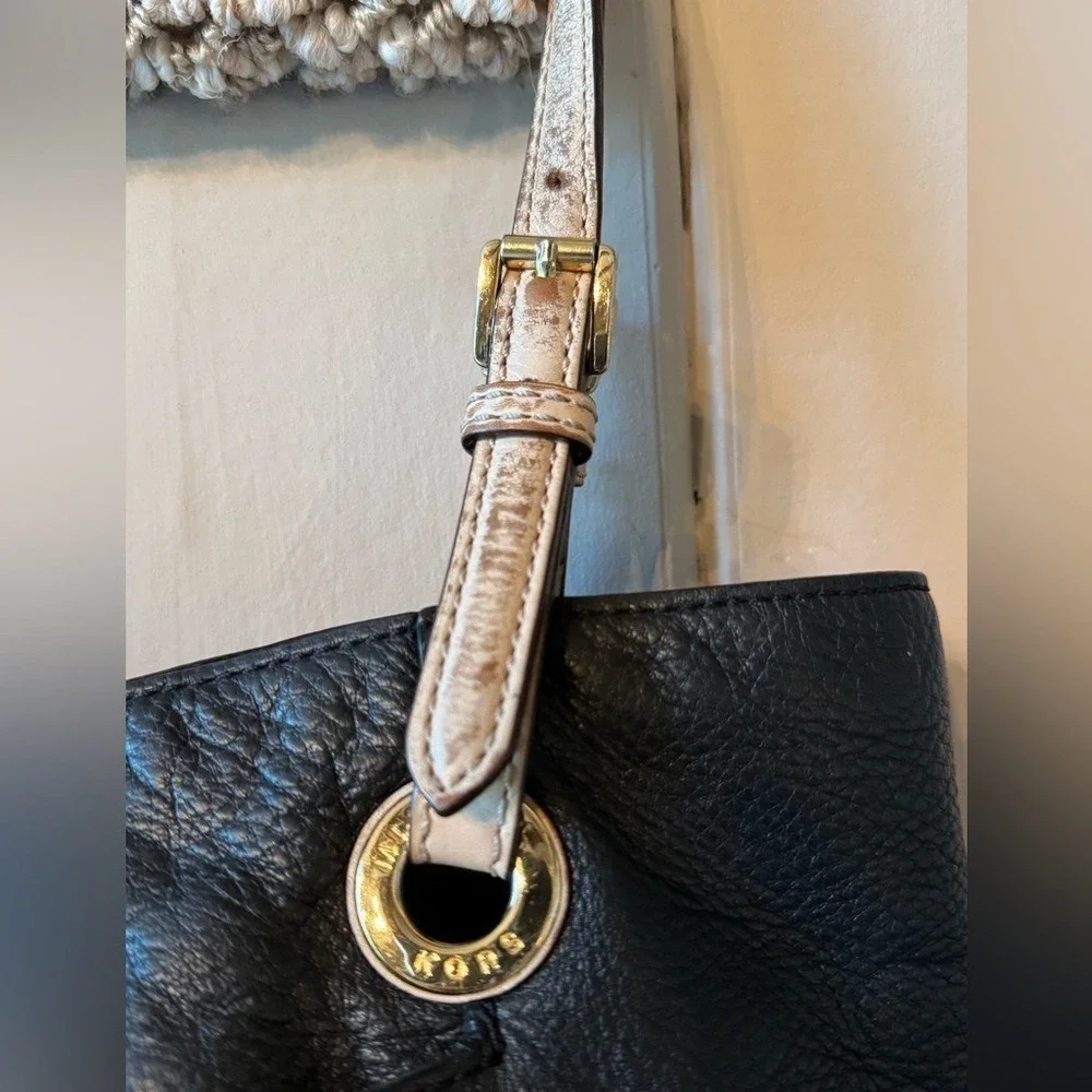 Michael Kors Elegant Black Leather‎ Tote Bag